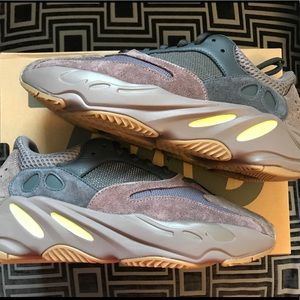 Yeezy Boost 700 'Mauve'